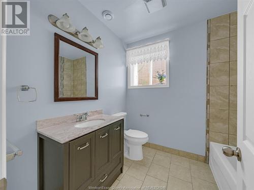 795 Stanley, Windsor, ON - Indoor Photo Showing Bathroom