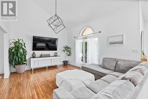 599 Sacred Heart, Lasalle, ON - Indoor Photo Showing Living Room