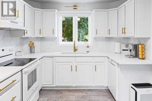 599 Sacred Heart, Lasalle, ON - Indoor Photo Showing Kitchen