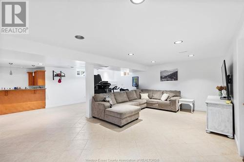 599 Sacred Heart, Lasalle, ON - Indoor Photo Showing Living Room