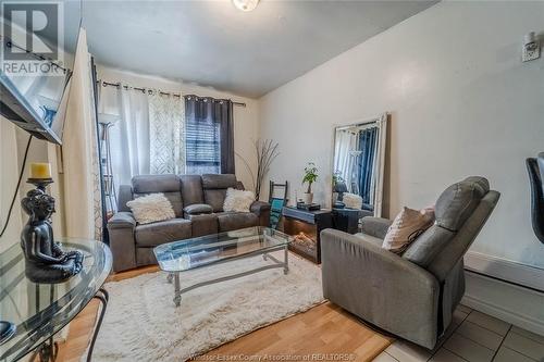 491 Elm, Windsor, ON - Indoor Photo Showing Living Room