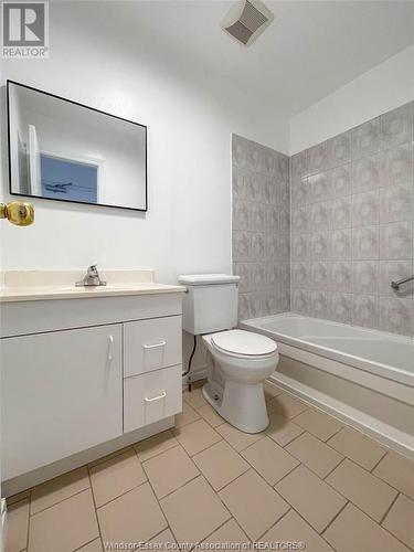 491 Elm, Windsor, ON - Indoor Photo Showing Bathroom