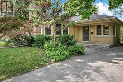 71 MELBOURNE Crescent  Waterloo, ON N2L 2M5