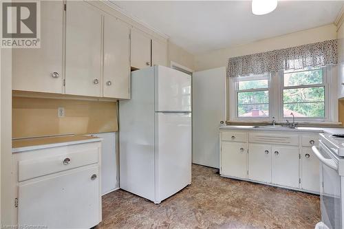 71 Melbourne Crescent, Waterloo, ON - Indoor Photo Showing Kitchen