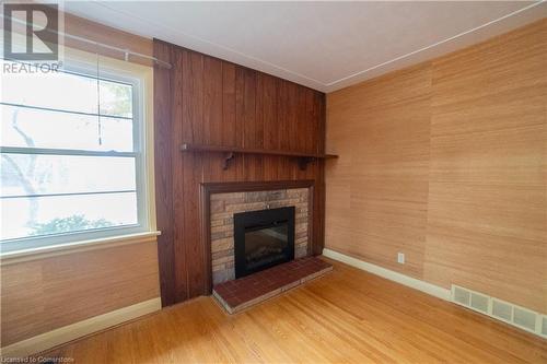 71 Melbourne Crescent, Waterloo, ON - Indoor Photo Showing Living Room With Fireplace