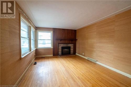 71 Melbourne Crescent, Waterloo, ON - Indoor Photo Showing Living Room With Fireplace