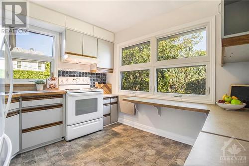 46 Farnham Crescent, Ottawa, ON - Indoor Photo Showing Kitchen