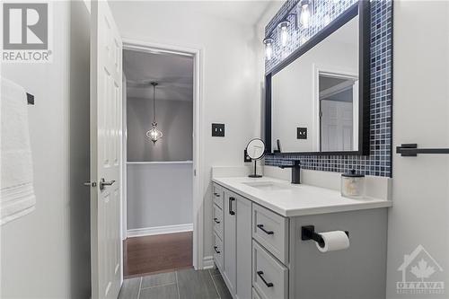 1152 Brasseur Crescent, Ottawa, ON - Indoor Photo Showing Bathroom