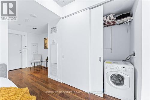 514 - 32 Trolley Crescent W, Toronto, ON - Indoor Photo Showing Laundry Room