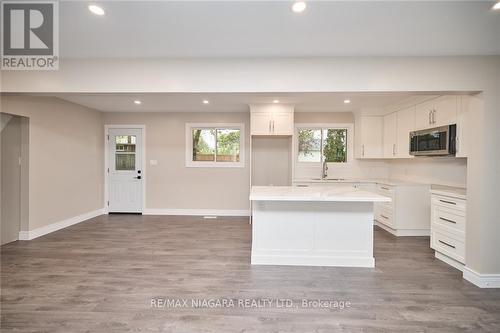 6505 Doreen Drive, Niagara Falls, ON - Indoor Photo Showing Kitchen