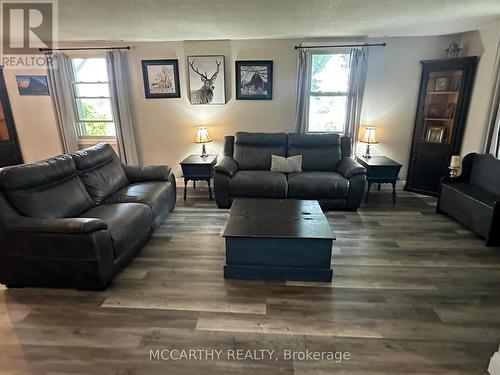 436139 4Th Line, Melancthon, ON - Indoor Photo Showing Living Room