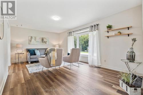 2 Menary Drive, Amaranth, ON - Indoor Photo Showing Living Room