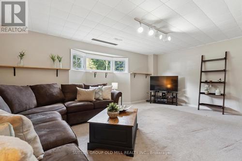 2 Menary Drive, Amaranth, ON - Indoor Photo Showing Living Room