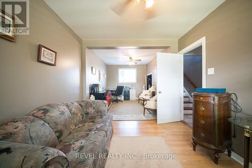 25 West Avenue, Hamilton, ON - Indoor Photo Showing Living Room