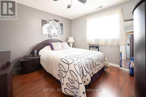 25 West Avenue, Hamilton, ON - Indoor Photo Showing Bedroom