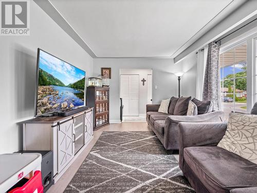 2 Maitland Avenue, Hamilton, ON - Indoor Photo Showing Living Room