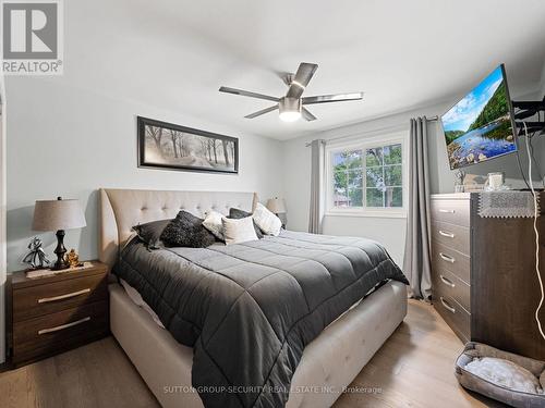 2 Maitland Avenue, Hamilton, ON - Indoor Photo Showing Bedroom