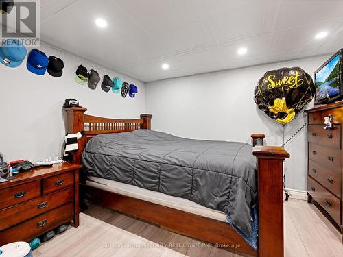 2 Maitland Avenue, Hamilton, ON - Indoor Photo Showing Bedroom