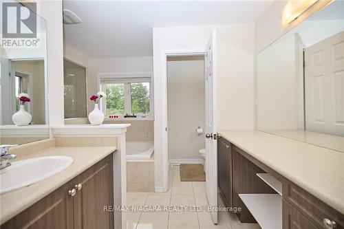 7721 Sassafras Trail, Niagara Falls, ON - Indoor Photo Showing Bathroom