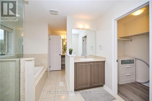 7721 Sassafras Trail, Niagara Falls, ON - Indoor Photo Showing Bathroom