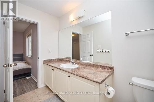 7721 Sassafras Trail, Niagara Falls, ON - Indoor Photo Showing Bathroom