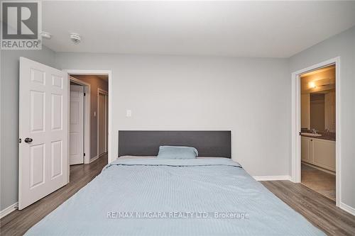 7721 Sassafras Trail, Niagara Falls, ON - Indoor Photo Showing Bedroom