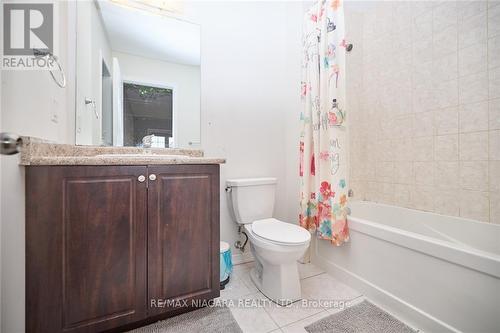 7721 Sassafras Trail, Niagara Falls, ON - Indoor Photo Showing Bathroom