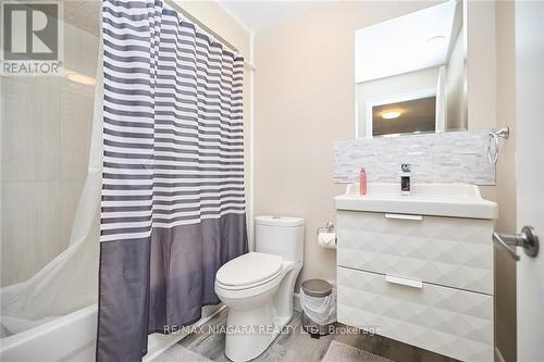 7721 Sassafras Trail, Niagara Falls, ON - Indoor Photo Showing Bathroom