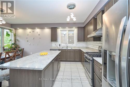 7721 Sassafras Trail, Niagara Falls, ON - Indoor Photo Showing Kitchen With Upgraded Kitchen