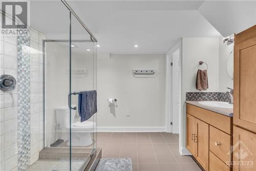 4120 Riverside Drive Unit#K, Ottawa, ON - Indoor Photo Showing Bathroom