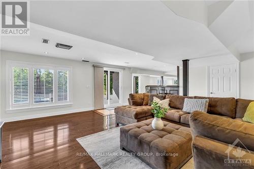 K - 4120 Riverside Drive, Ottawa, ON - Indoor Photo Showing Living Room