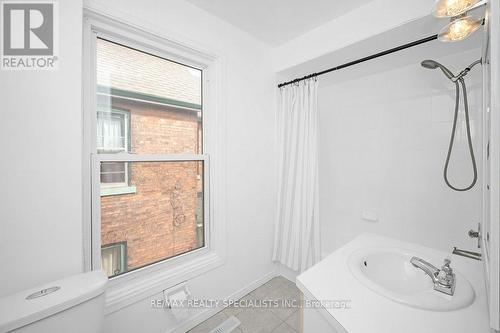 442 Mary Street, Hamilton, ON - Indoor Photo Showing Bathroom