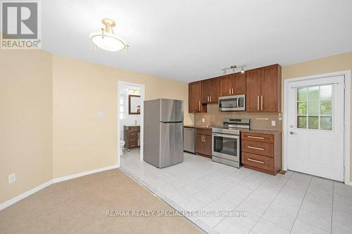 442 Mary Street, Hamilton, ON - Indoor Photo Showing Kitchen