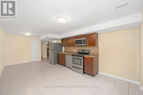 442 Mary Street, Hamilton, ON - Indoor Photo Showing Kitchen