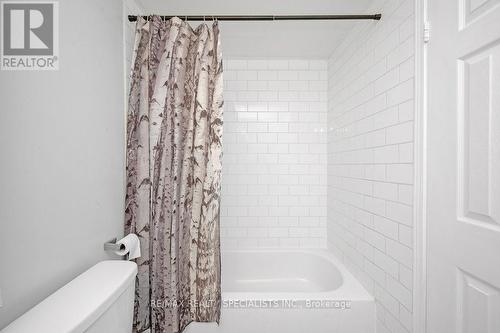 442 Mary Street, Hamilton, ON - Indoor Photo Showing Bathroom