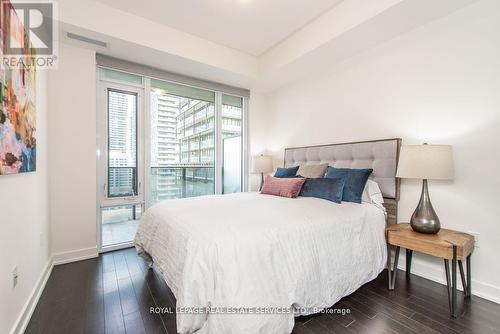 2116 - 330 Richmond Street W, Toronto, ON - Indoor Photo Showing Bedroom