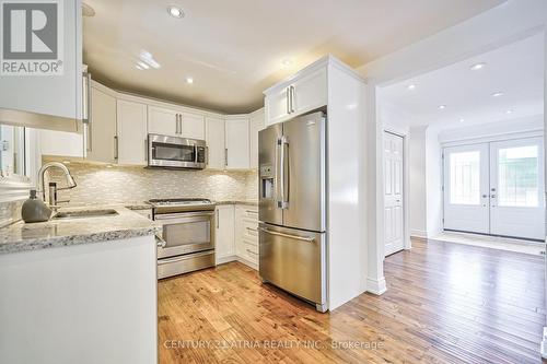 932 Elgin Street, Newmarket, ON - Indoor Photo Showing Kitchen With Upgraded Kitchen