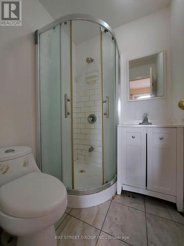 70 Lansdowne Avenue, Toronto, ON - Indoor Photo Showing Bathroom