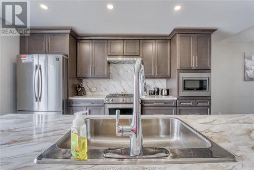 200 Lennox Avenue, Essex, ON - Indoor Photo Showing Kitchen With Double Sink With Upgraded Kitchen