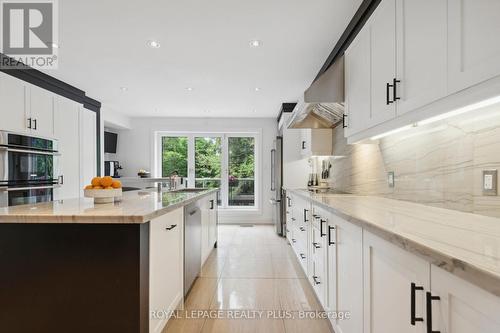 25 Janus Court, Toronto, ON - Indoor Photo Showing Kitchen With Upgraded Kitchen