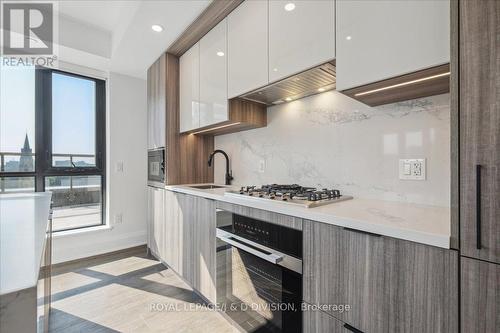 904 - 123 Portland Street, Toronto, ON - Indoor Photo Showing Kitchen With Upgraded Kitchen