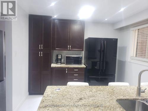 746 Woodbridge Avenue, Vaughan, ON - Indoor Photo Showing Kitchen