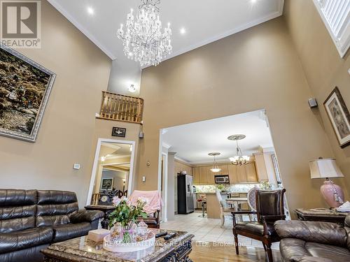 37 Red Cardinal Trail, Richmond Hill, ON - Indoor Photo Showing Living Room