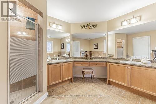 37 Red Cardinal Trail, Richmond Hill, ON - Indoor Photo Showing Bathroom