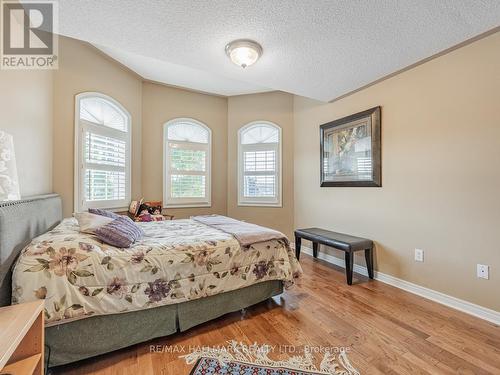 37 Red Cardinal Trail, Richmond Hill, ON - Indoor Photo Showing Bedroom