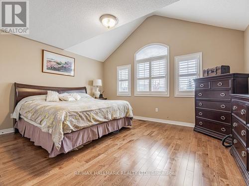 37 Red Cardinal Trail, Richmond Hill, ON - Indoor Photo Showing Bedroom