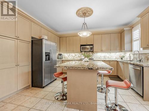 37 Red Cardinal Trail, Richmond Hill, ON - Indoor Photo Showing Kitchen With Stainless Steel Kitchen