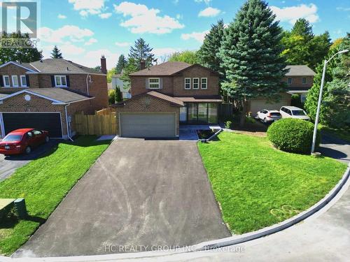 4 Teasdale Court, Aurora, ON - Outdoor With Facade