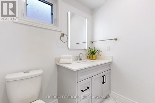 4 Teasdale Court, Aurora, ON - Indoor Photo Showing Bathroom