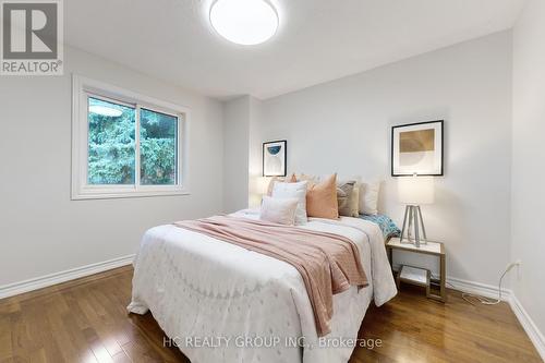 4 Teasdale Court, Aurora, ON - Indoor Photo Showing Bedroom